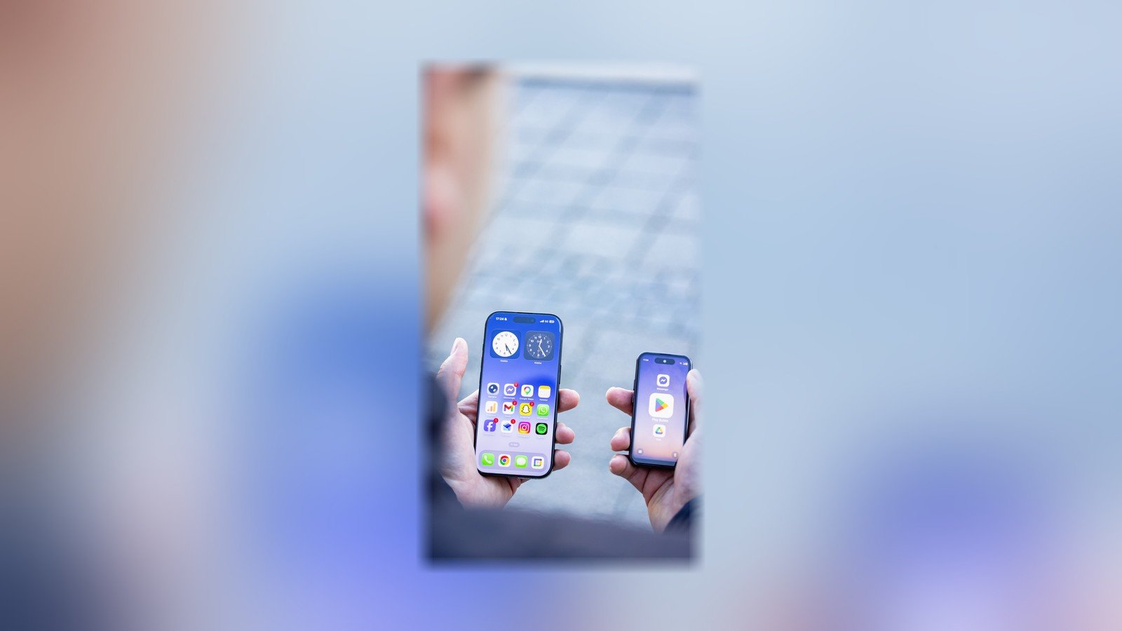 Två telefoner i händerna — en vanlig telefon full av notiser bredvid en lugn AEROS Juno
